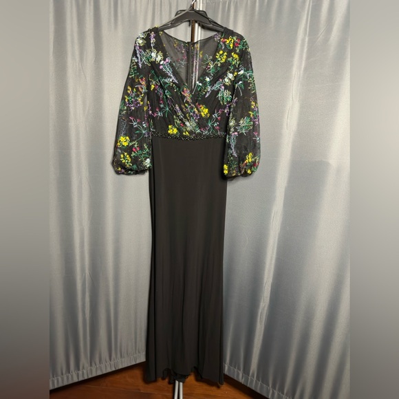 Mac Duggal illusion embroidered jersey gown, sz 4, new, no defects - Picture 4 of 11